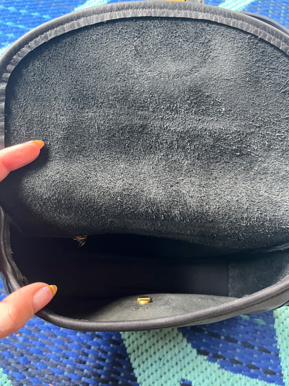 Vintage Coach Black Leather Crossbody with Gold Turn-Lock - Picture 5 of 8